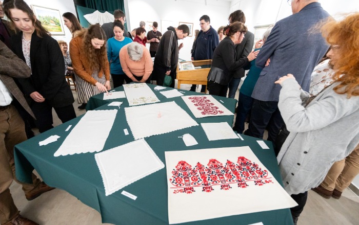 Öltések, amelyek a jelenbe emelik a múlt értékeit