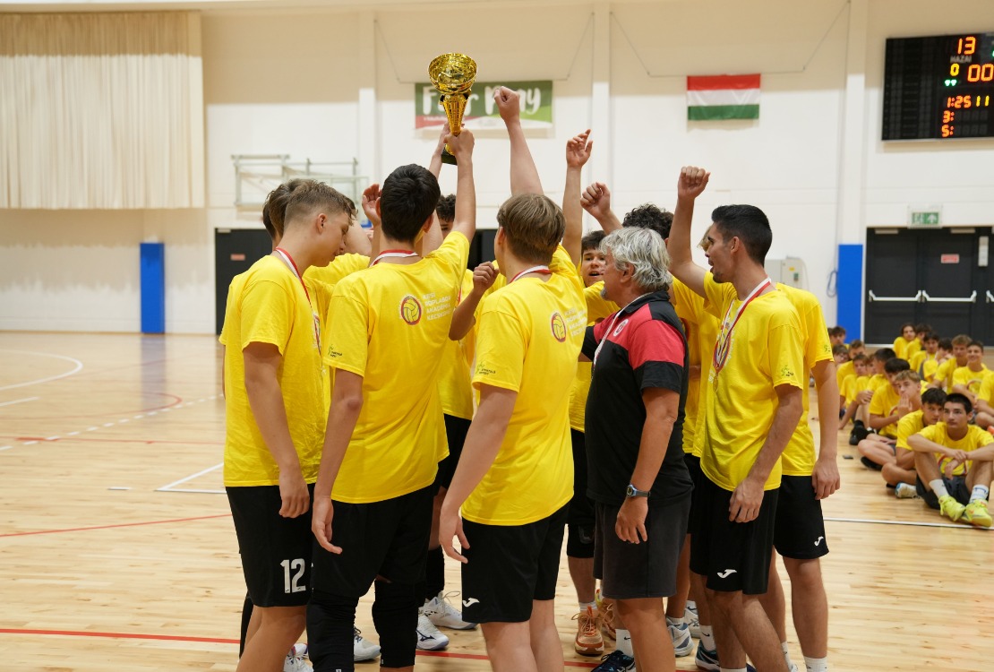 Röplabda emléktorna a Kárpátiában