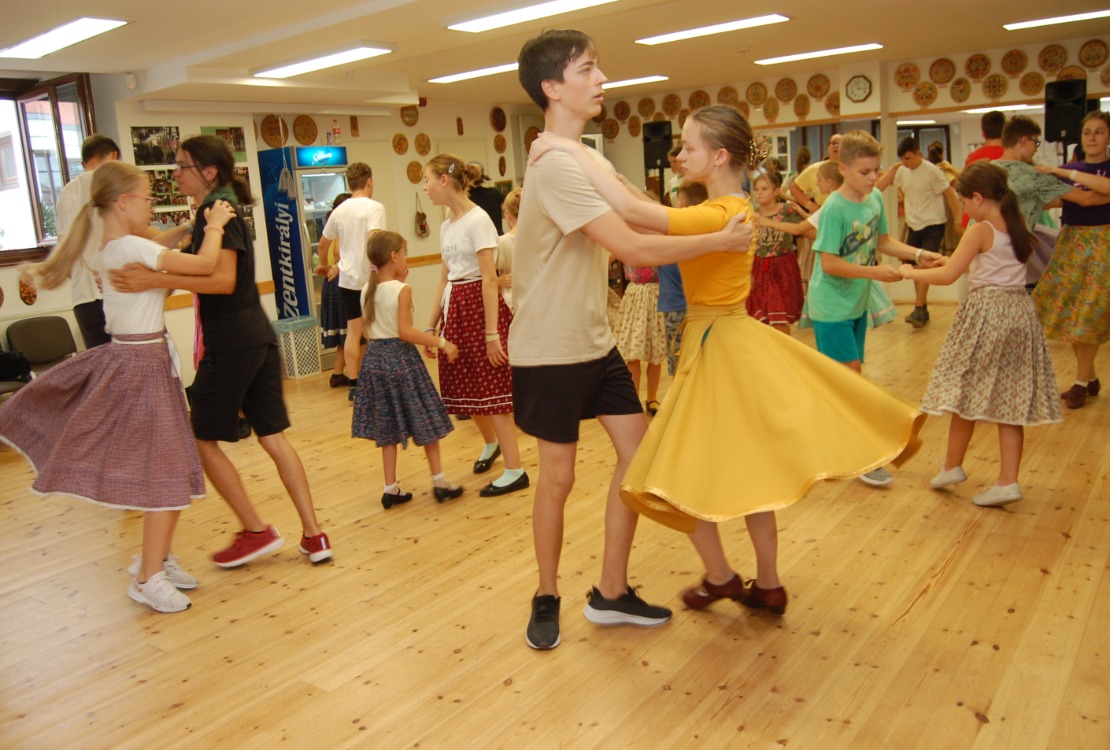 A Hírös Néptánc Tanoda növendékei a Hungarikum Ligetben táboroztak