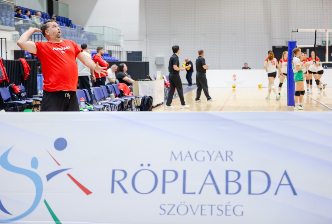 Női röplabda válogatottak a Hungarikum Ligetben