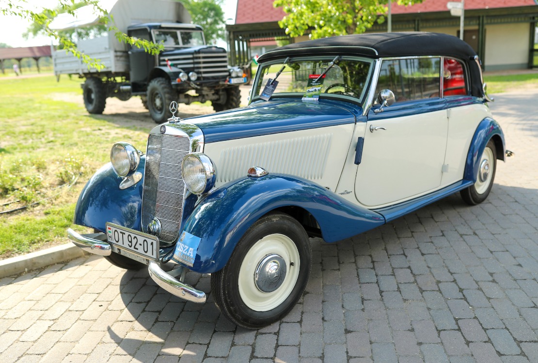 Veteránjármű találkozó a Hungarikum Ligetben