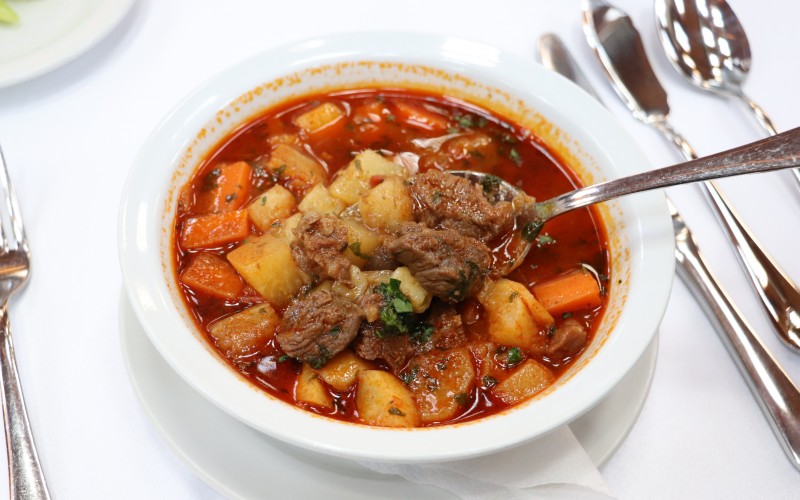 Alföldi gulyásleves csipetkével 