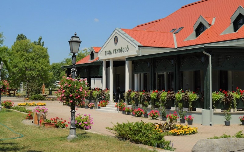 Tisza Vendéglő - Épület