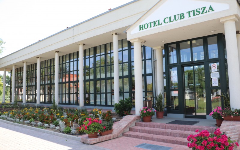Hotel Club Tisza*** bejárata 4
