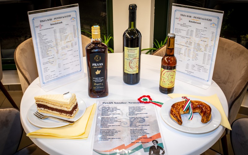 Tisza Bár-Petőfi Kávézó 1