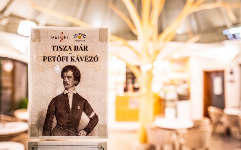 Tisza Bár-Petőfi Kávézó 7